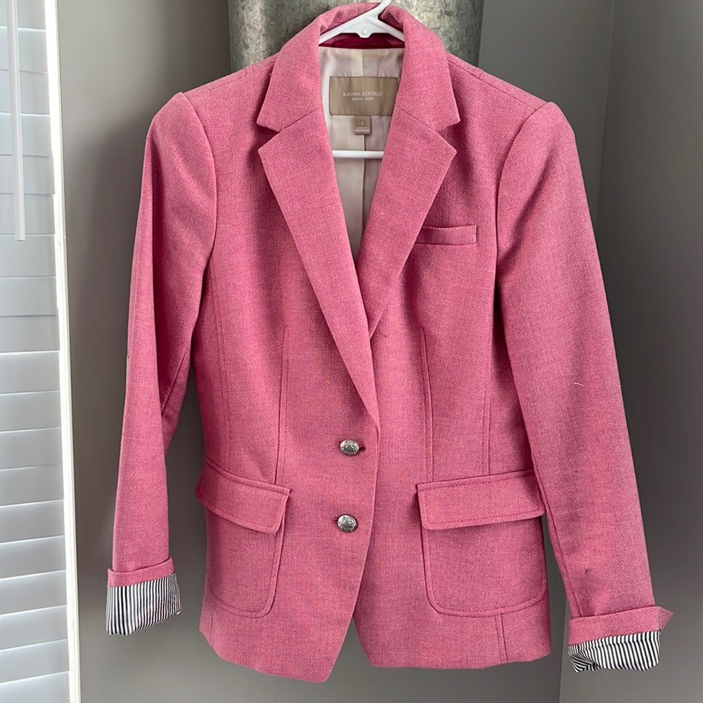 Pink and white herringbone Banana Republic blazer size 2.
